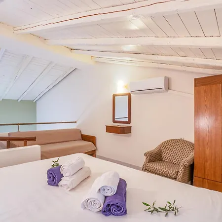 Corfu Club Maisonette 5 3* جوفيا